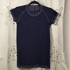 LULULEMON ATHLETICA - Inspirational Navy and Blue Gray Striped Short Sleeve Top
